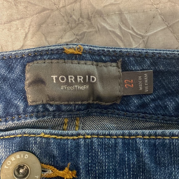 A-Line jean shorts - Picture 3 of 3